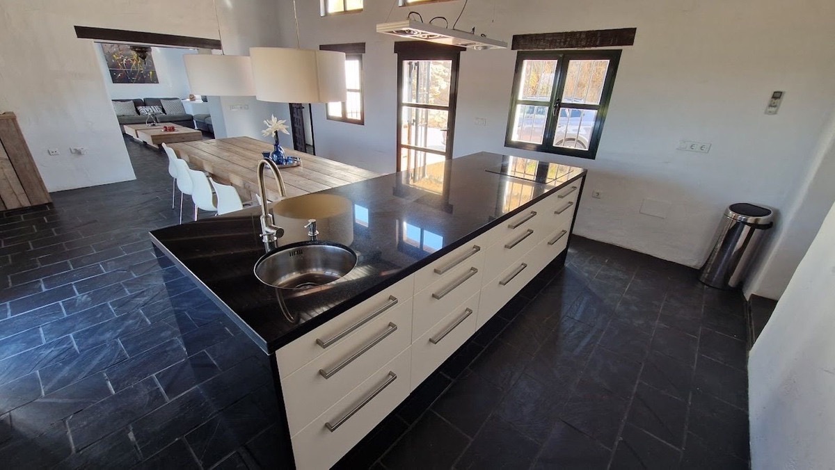 Exclusive villa in the country side of Canillas de Aceituno