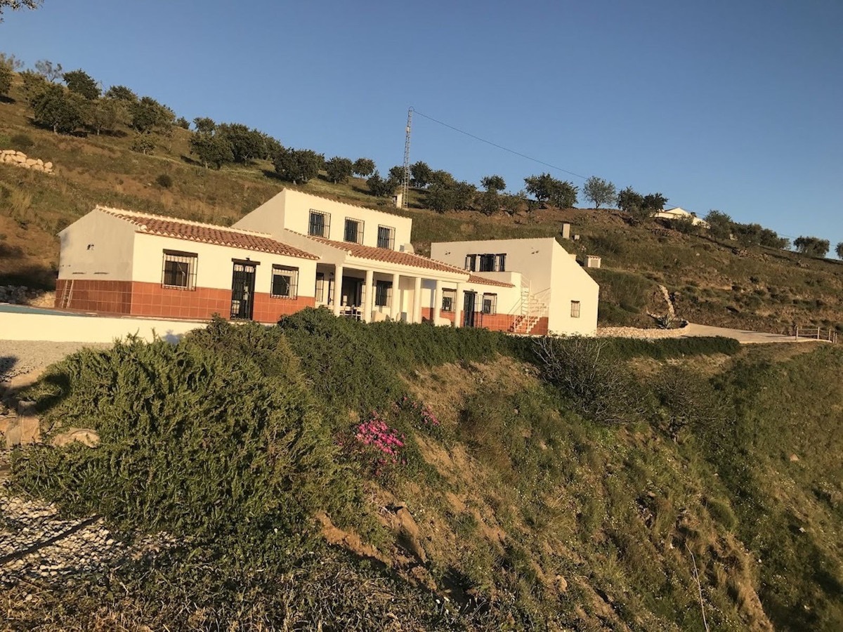 Exclusive villa in the country side of Canillas de Aceituno