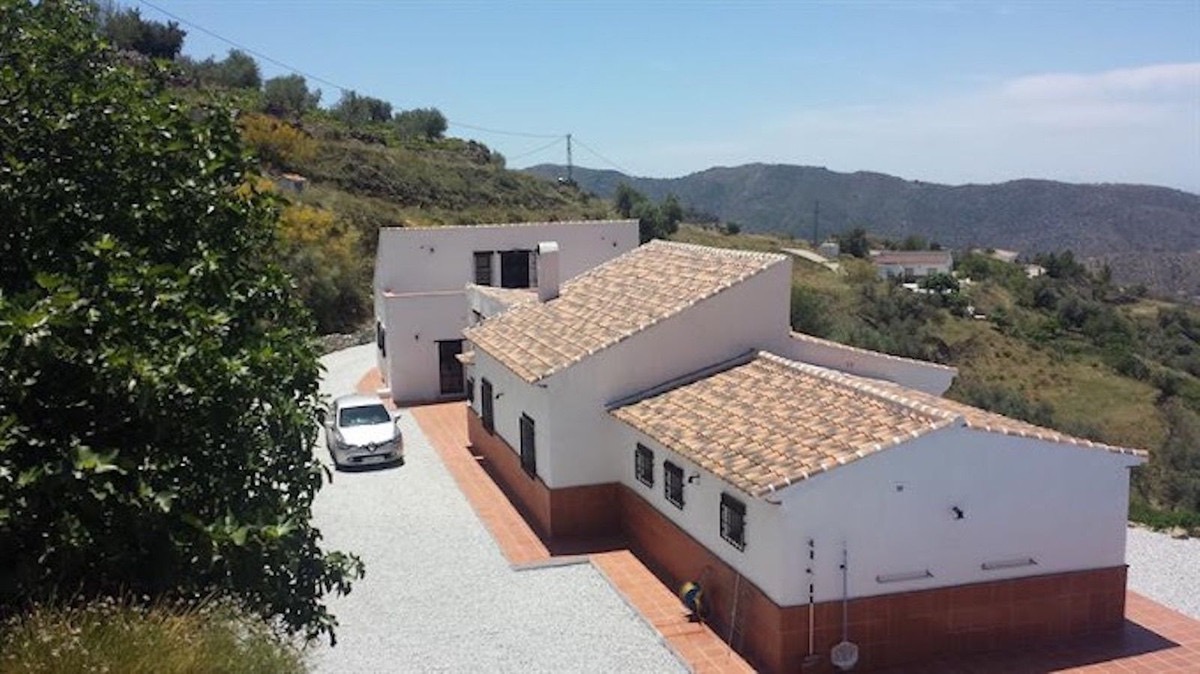 Exclusive villa in the country side of Canillas de Aceituno