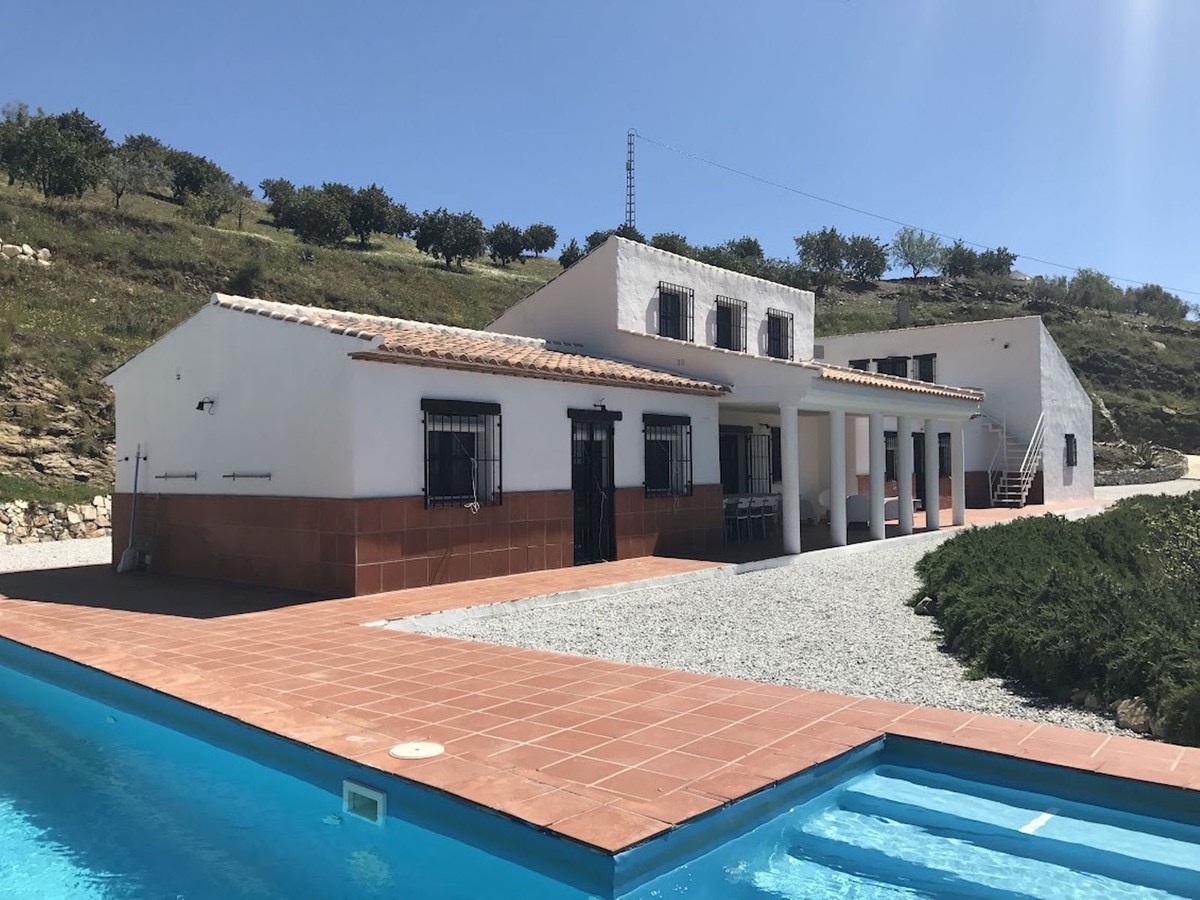Exclusive villa in the country side of Canillas de Aceituno
