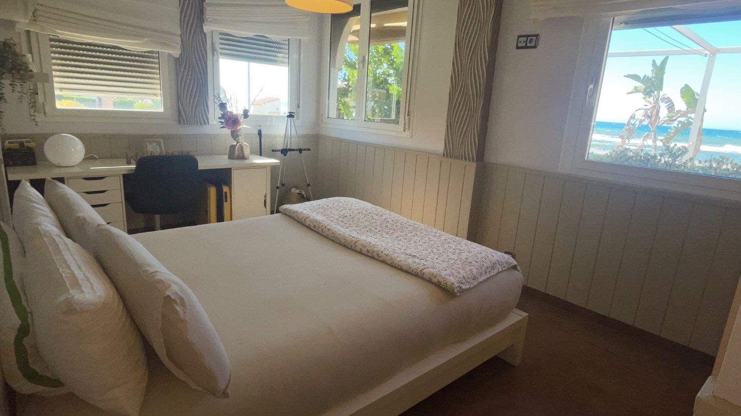 Frontline ground floor apartment of 170m2