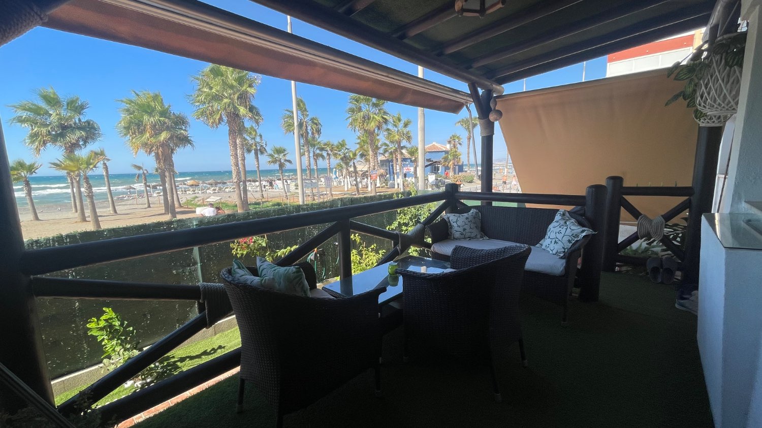 Frontline ground floor apartment of 170m2