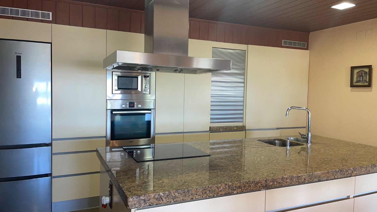 Frontline ground floor apartment of 170m2