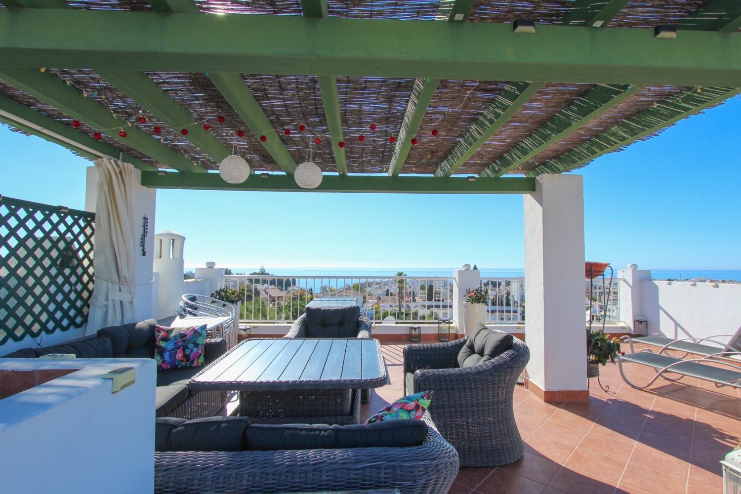 Spacious corner villa with panoramic views