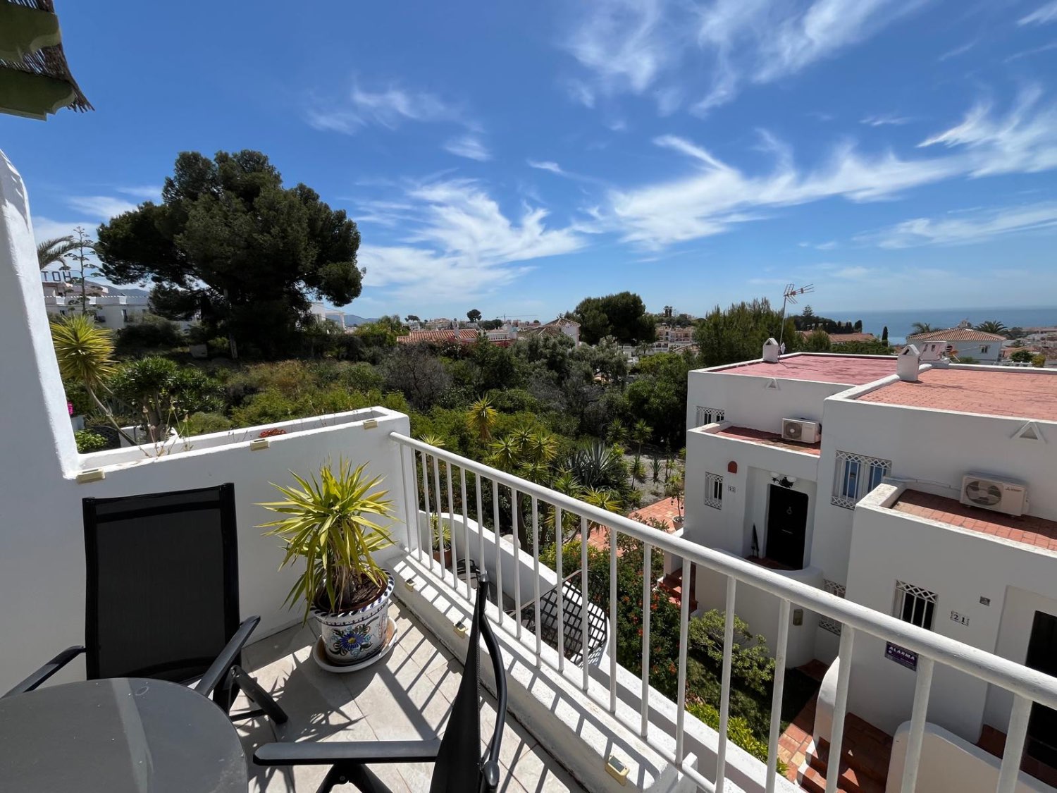 Spacious corner villa with panoramic views