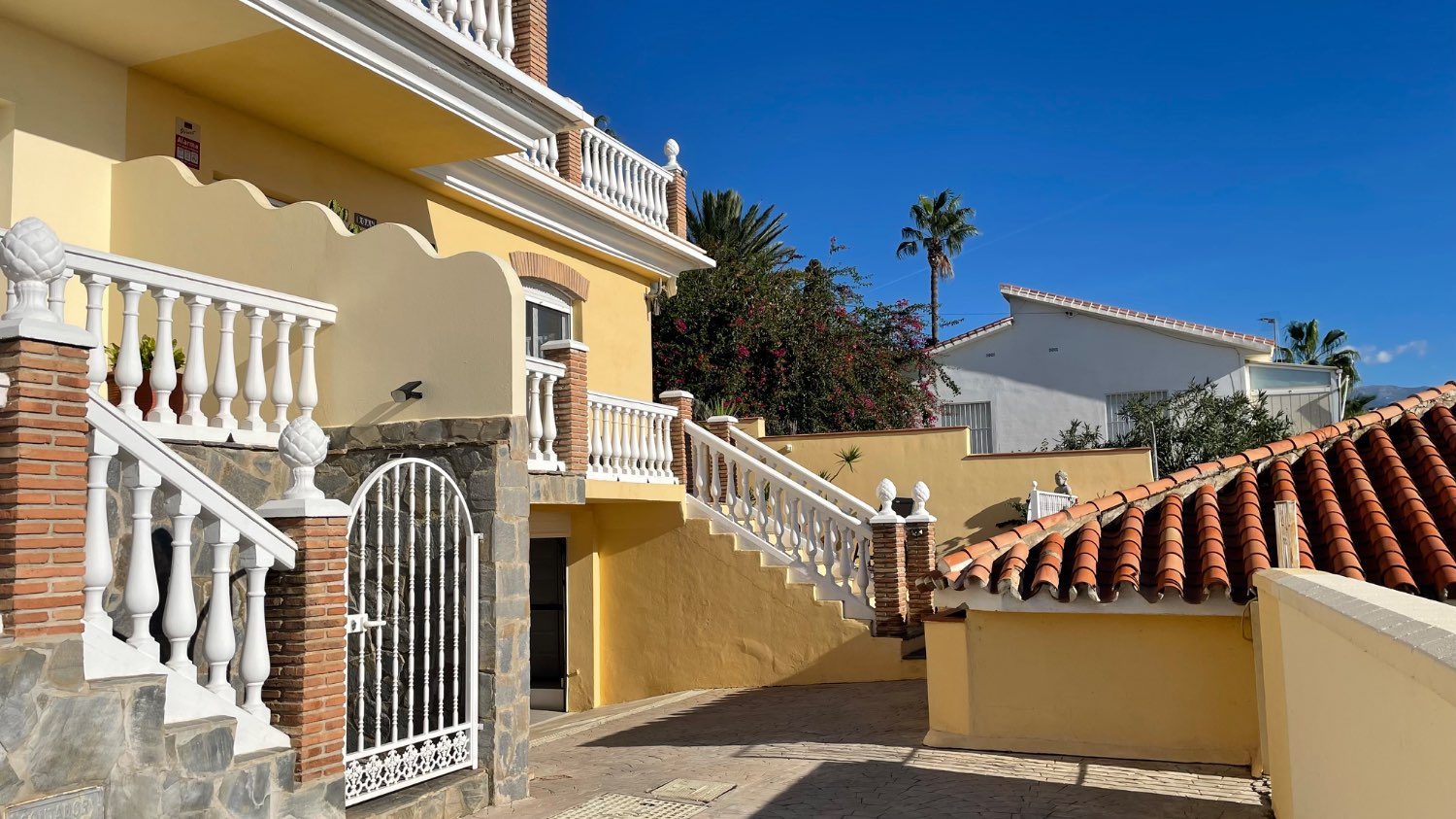 Semi detached villa in Torrox Costa