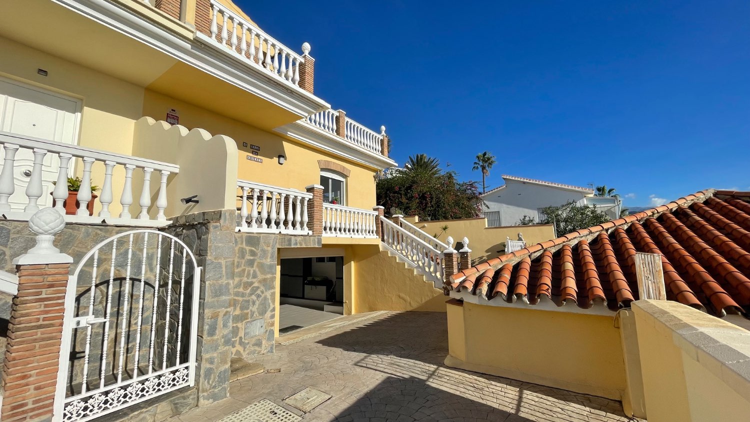 Semi detached villa in Torrox Costa