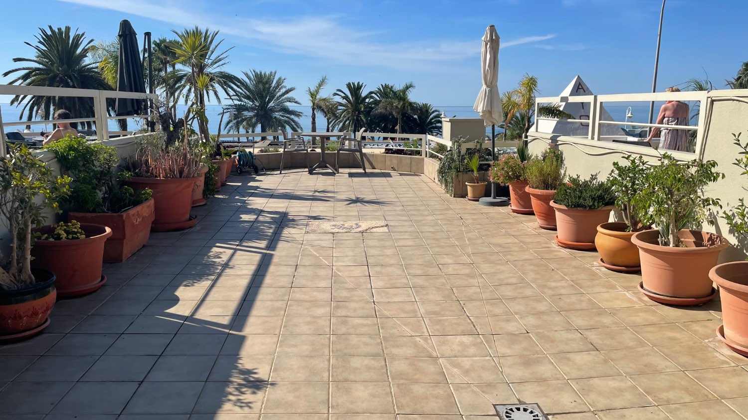 Frontline apartment Burriana Playa with 100m2 terrace