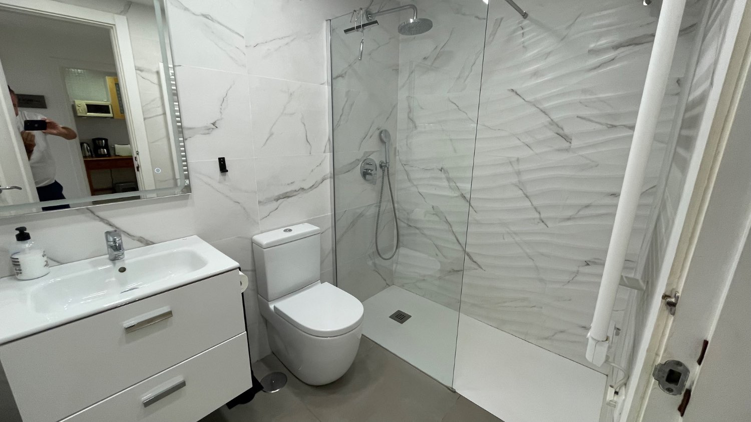 Frontline apartment Burriana Playa with 100m2 terrace