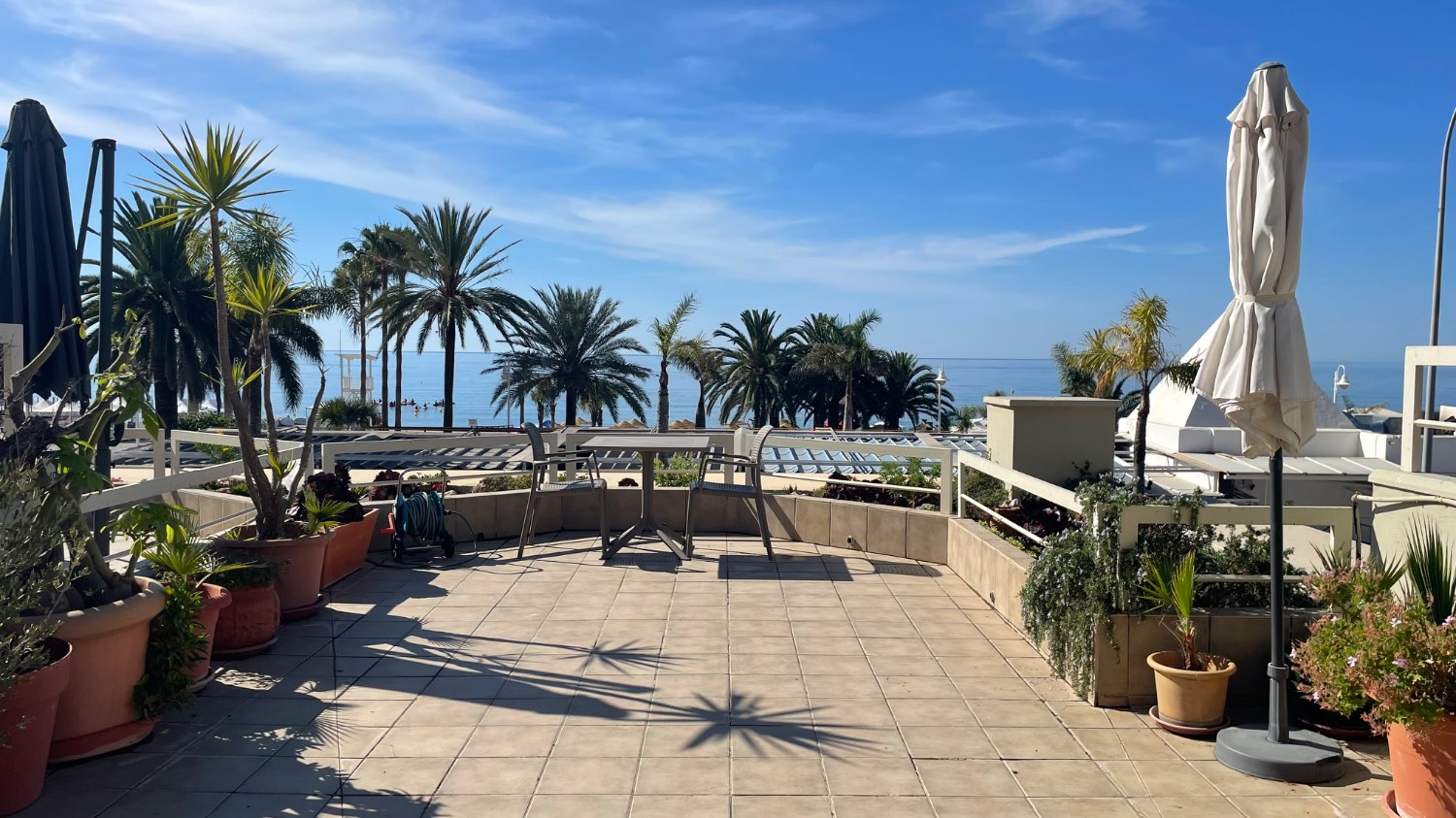 Frontline apartment Burriana Playa with 100m2 terrace