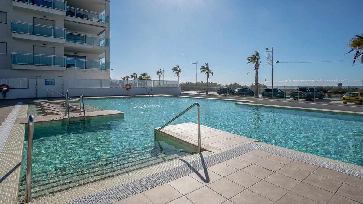 Newly built frontline apartment in Torrox Costa