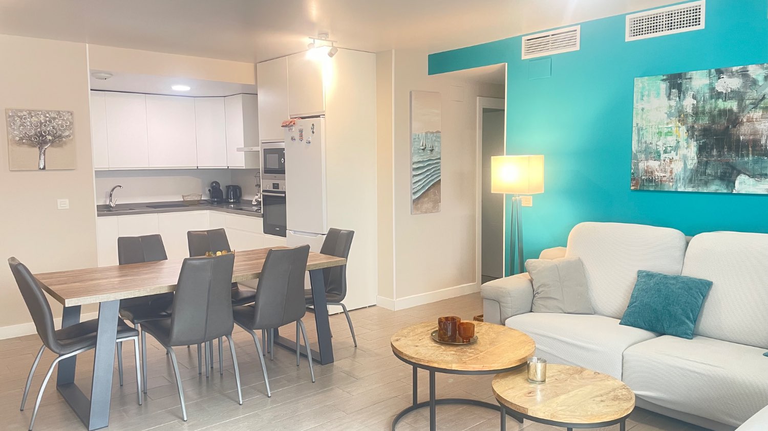Apartamento recién construido en primera línea en Torrox Costa