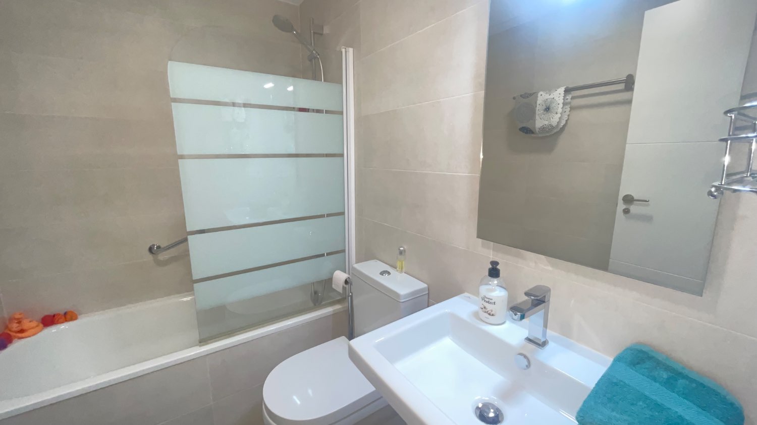 Apartamento recién construido en primera línea en Torrox Costa