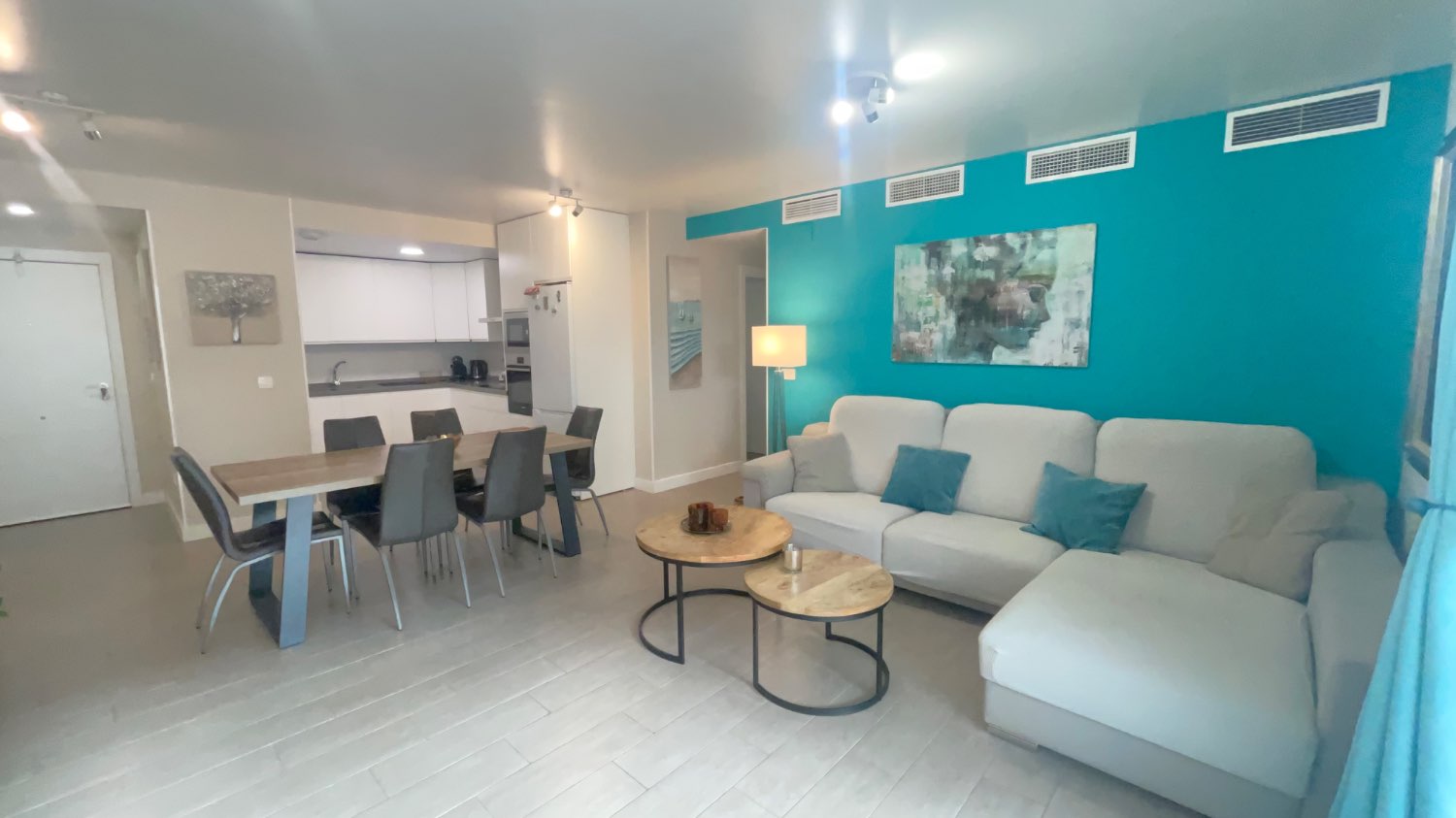 Apartamento recién construido en primera línea en Torrox Costa