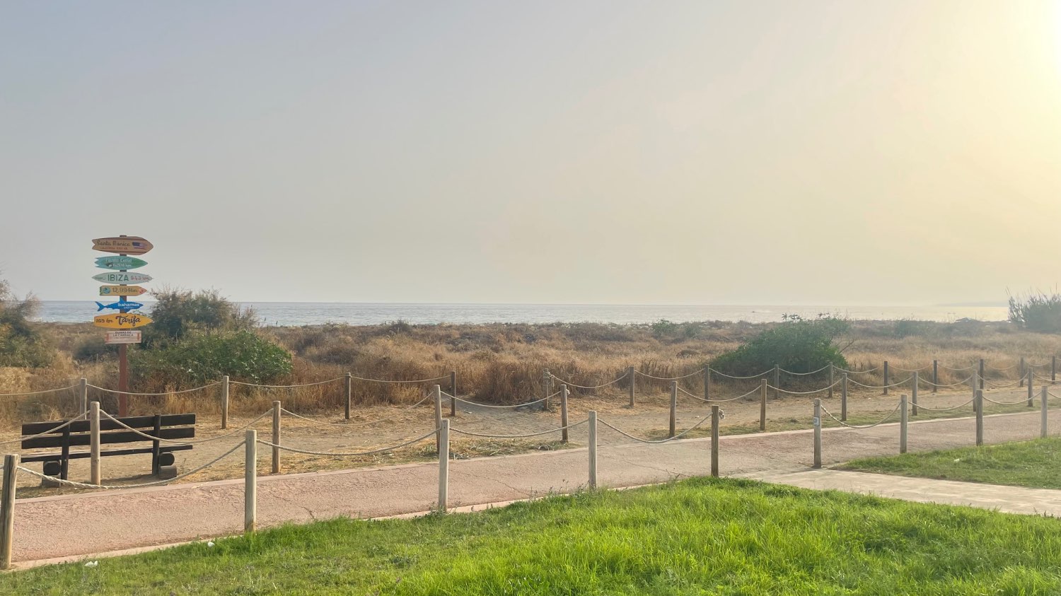 Apartamento recién construido en primera línea en Torrox Costa
