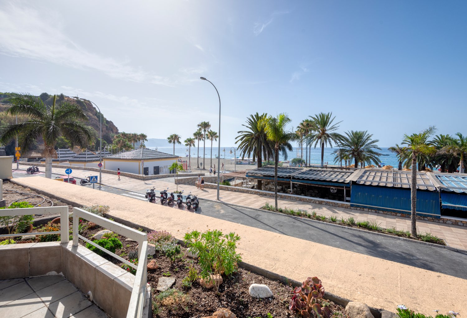 3 bed frontline apartment on Burriana Playa