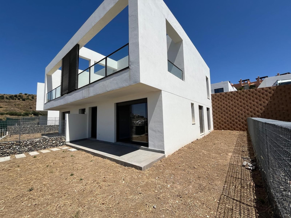 SEMI-DETACHED HOUSE WITH FANTASTIC SEA VIEW