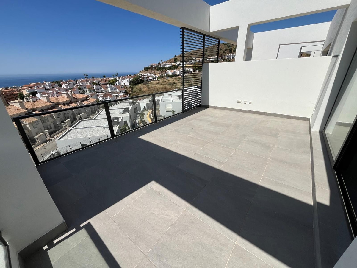 SEMI-DETACHED HOUSE WITH FANTASTIC SEA VIEW