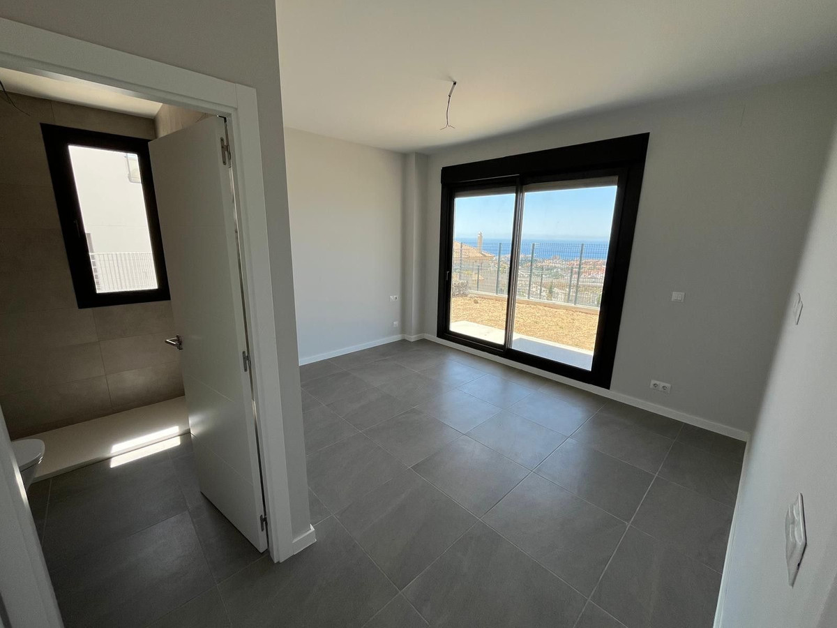 SEMI-DETACHED HOUSE WITH FANTASTIC SEA VIEW