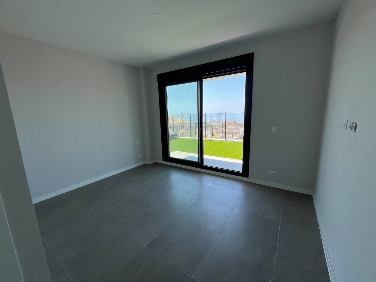 SEMI-DETACHED HOUSE WITH FANTASTIC SEA VIEW