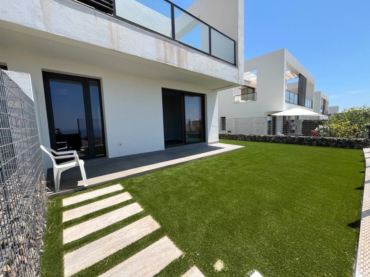 SEMI-DETACHED HOUSE WITH FANTASTIC SEA VIEW