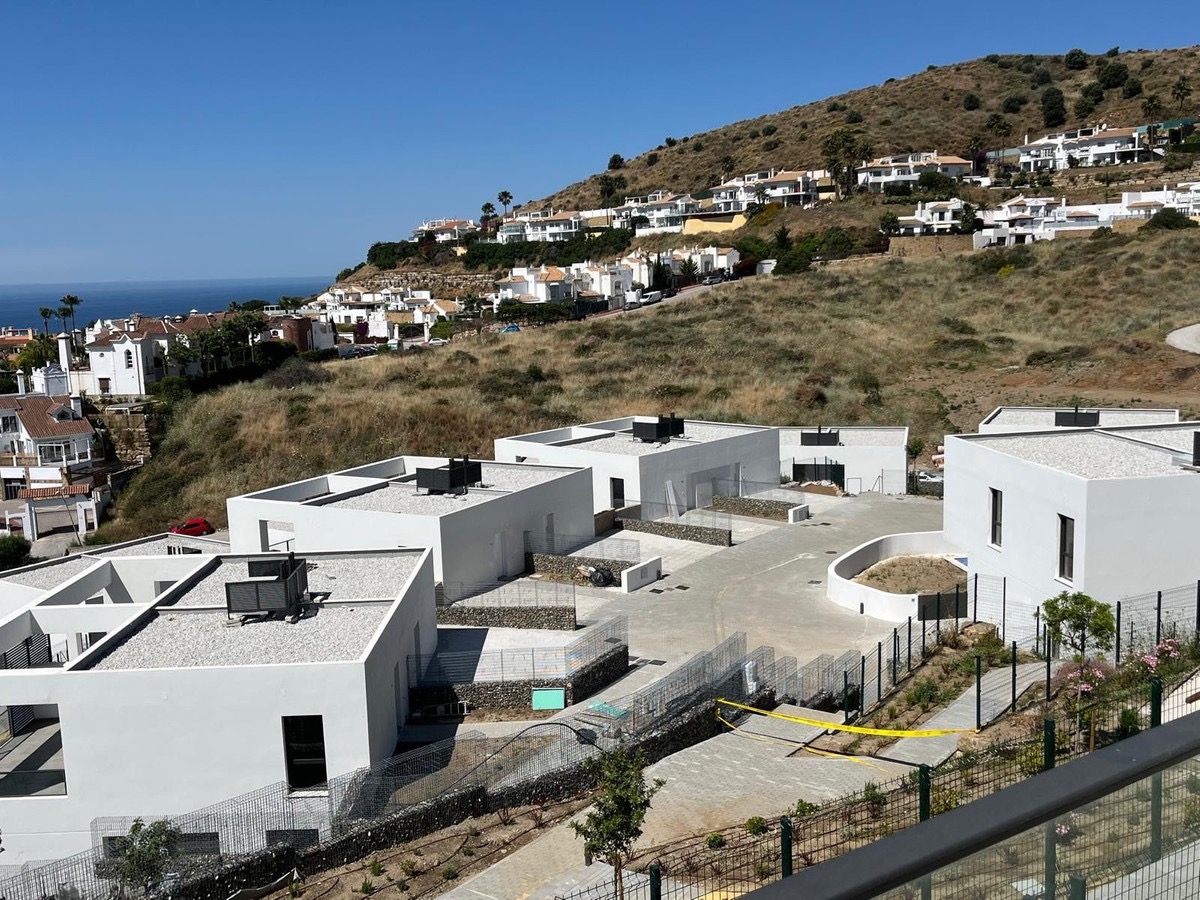 NEW BUILT SEMI DETACHED HOUSE WITH GREAT SEA VIEWS