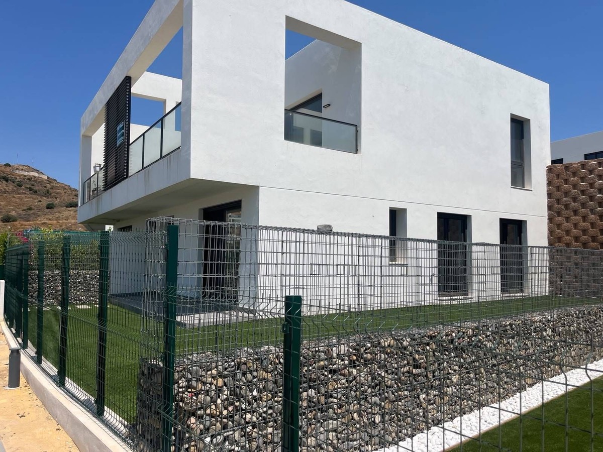 NEW BUILT SEMI DETACHED HOUSE WITH GREAT SEA VIEWS