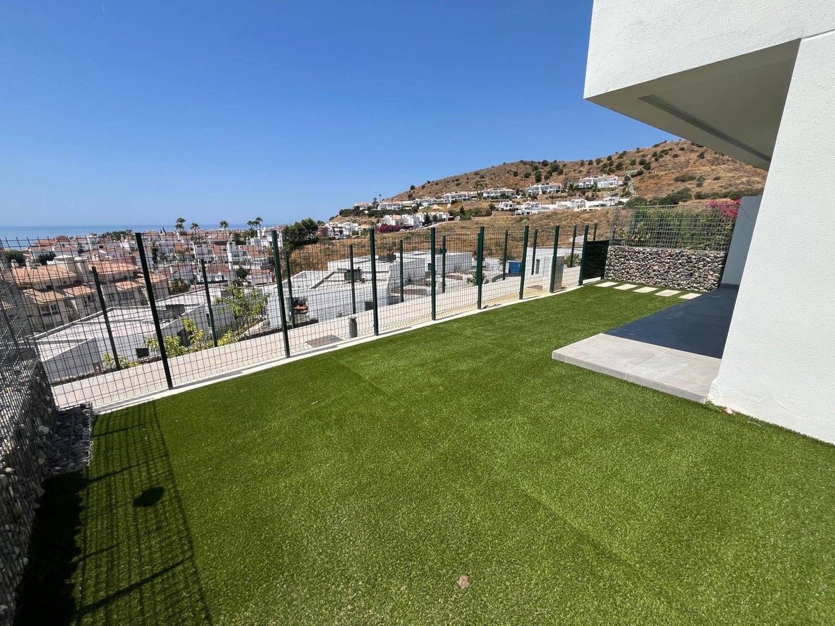 NEW BUILT SEMI DETACHED HOUSE WITH GREAT SEA VIEWS