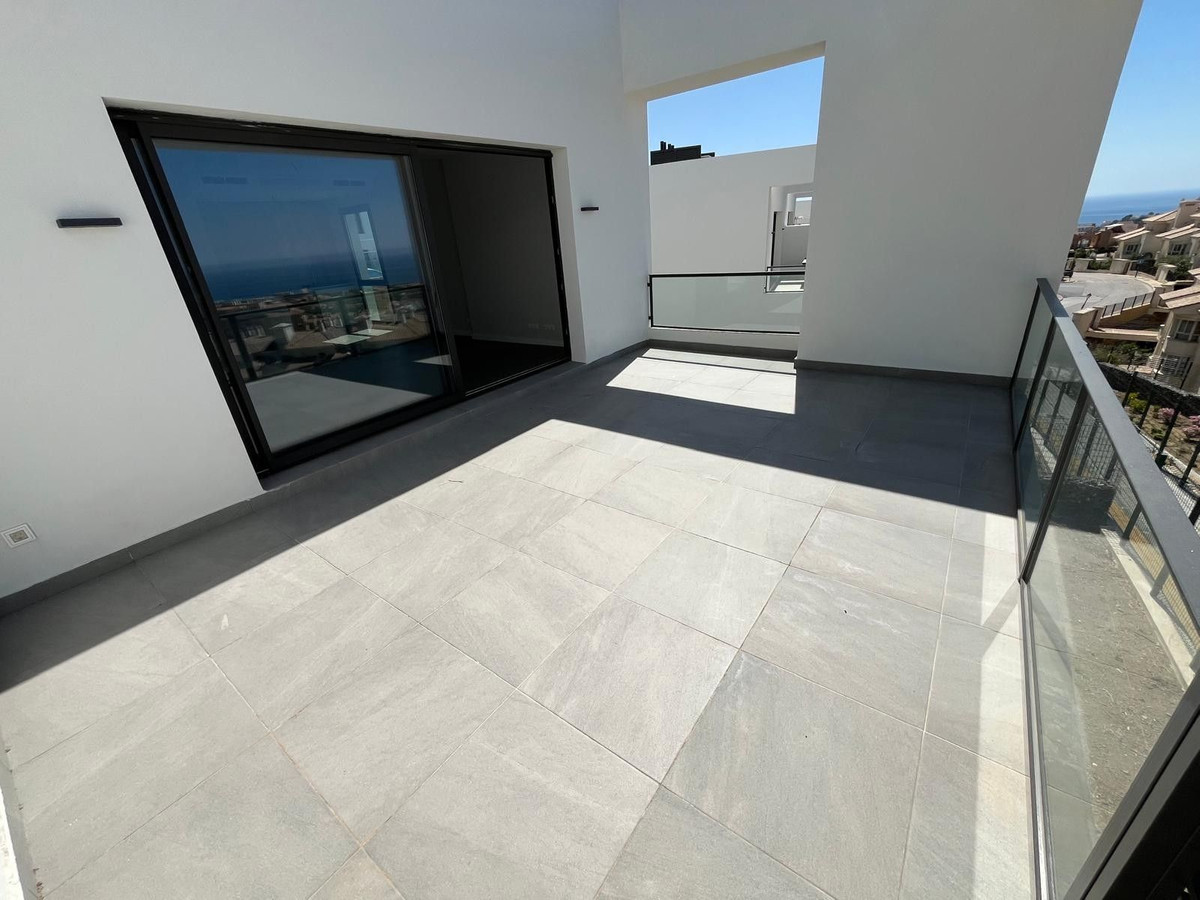 NEW BUILT SEMI DETACHED HOUSE WITH GREAT SEA VIEWS