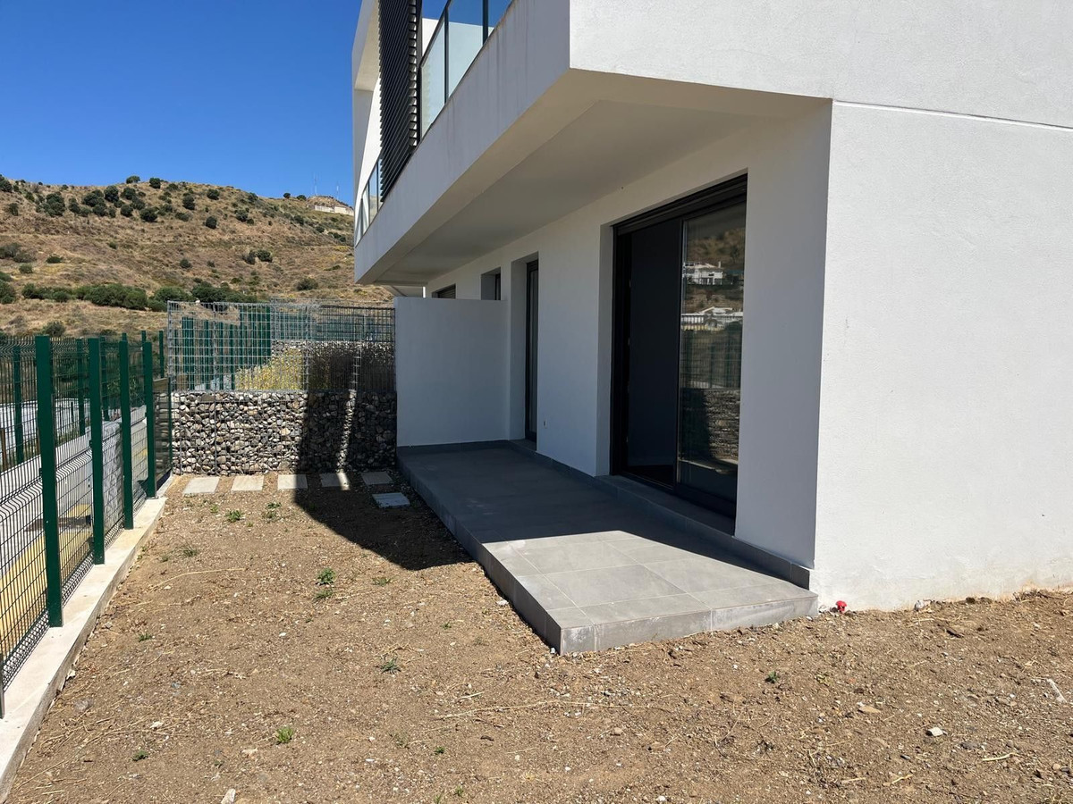 NEW BUILT SEMI DETACHED HOUSE WITH GREAT SEA VIEWS