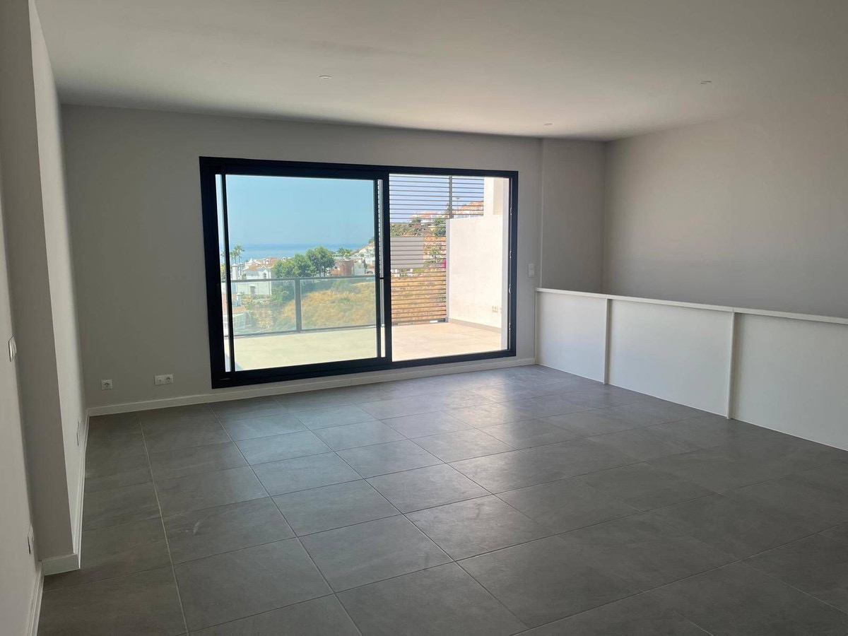 NEW BUILT SEMI DETACHED HOUSE WITH GREAT SEA VIEWS