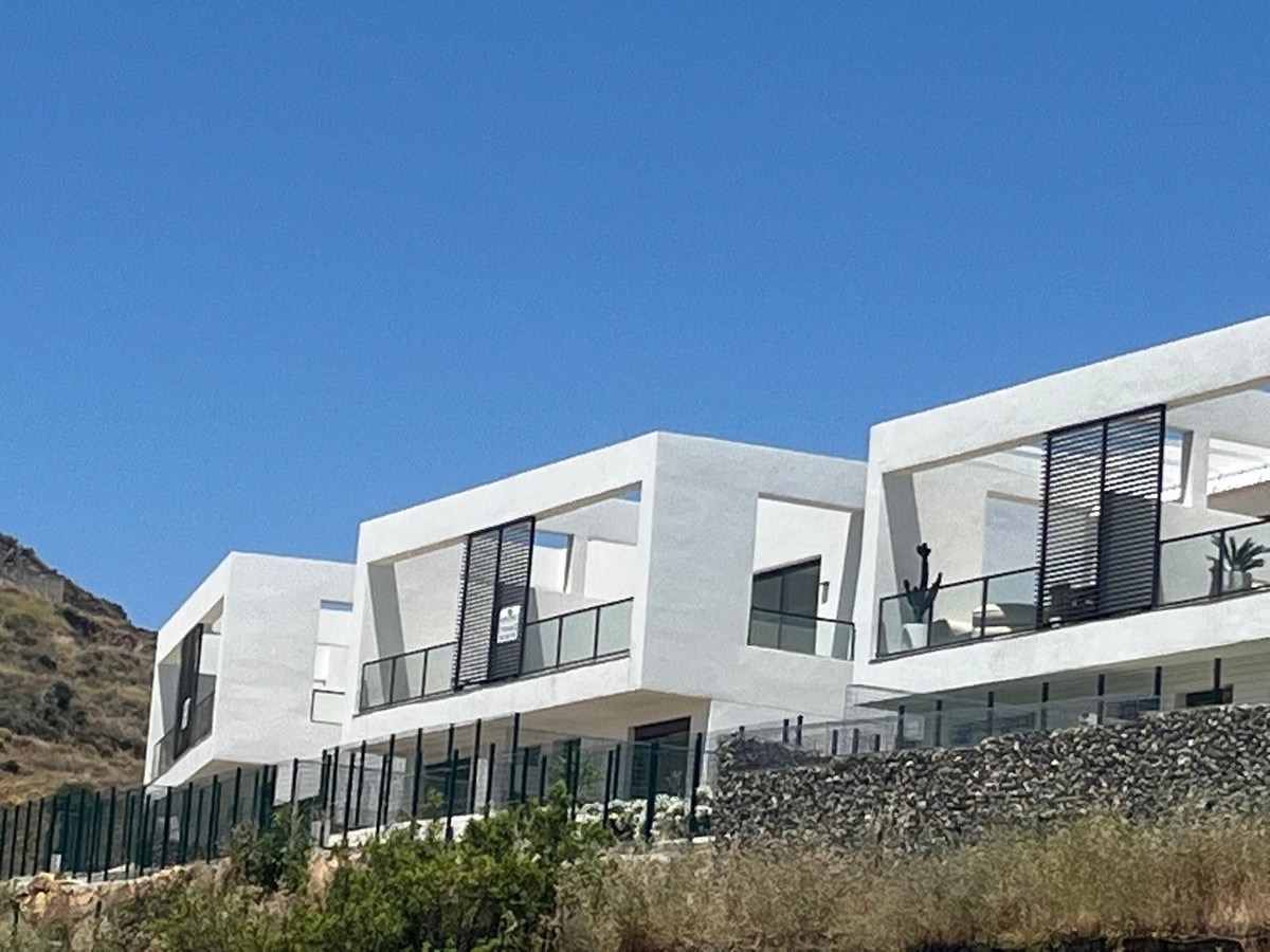 NEW BUILT SEMI DETACHED HOUSE WITH GREAT SEA VIEWS