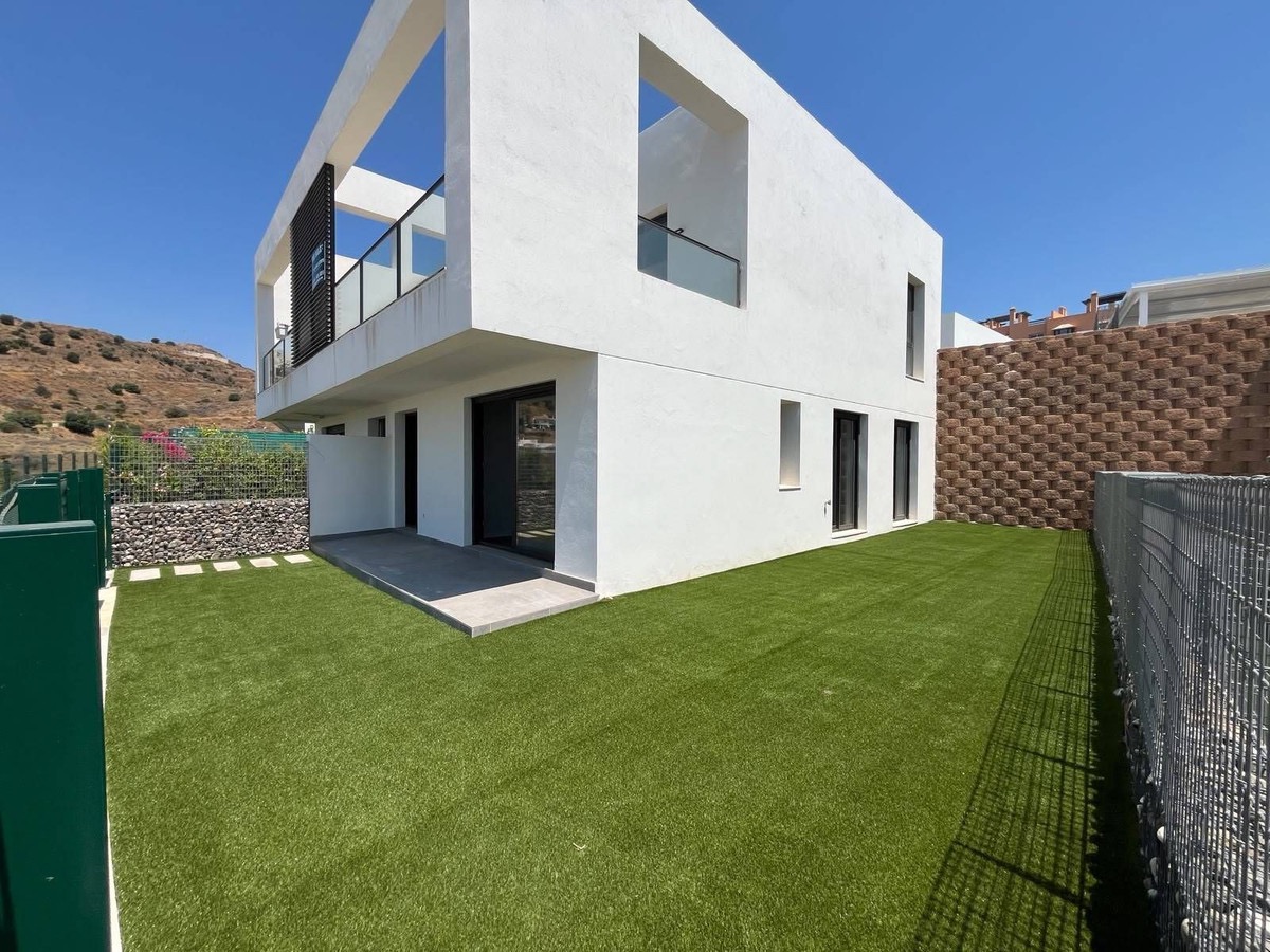 NEW BUILT SEMI DETACHED HOUSE WITH GREAT SEA VIEWS