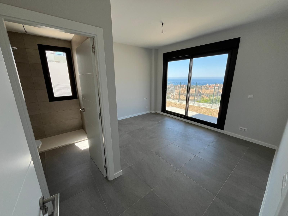 NEW BUILT SEMI DETACHED HOUSE WITH GREAT SEA VIEWS