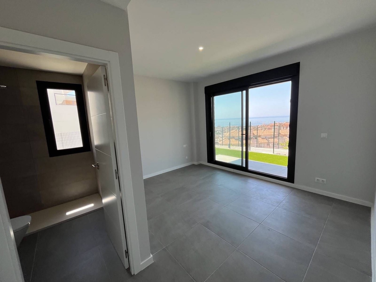 NEW BUILT SEMI DETACHED HOUSE WITH GREAT SEA VIEWS