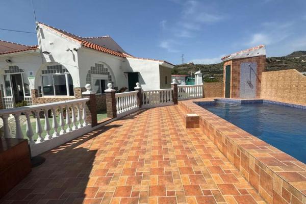 Country house 1.5 km from the beach