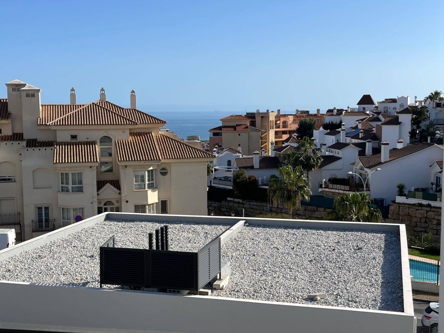 CASA ADOSADA RECIÉN CONSTRUIDA (2025) EN REVIERA DEL SOL