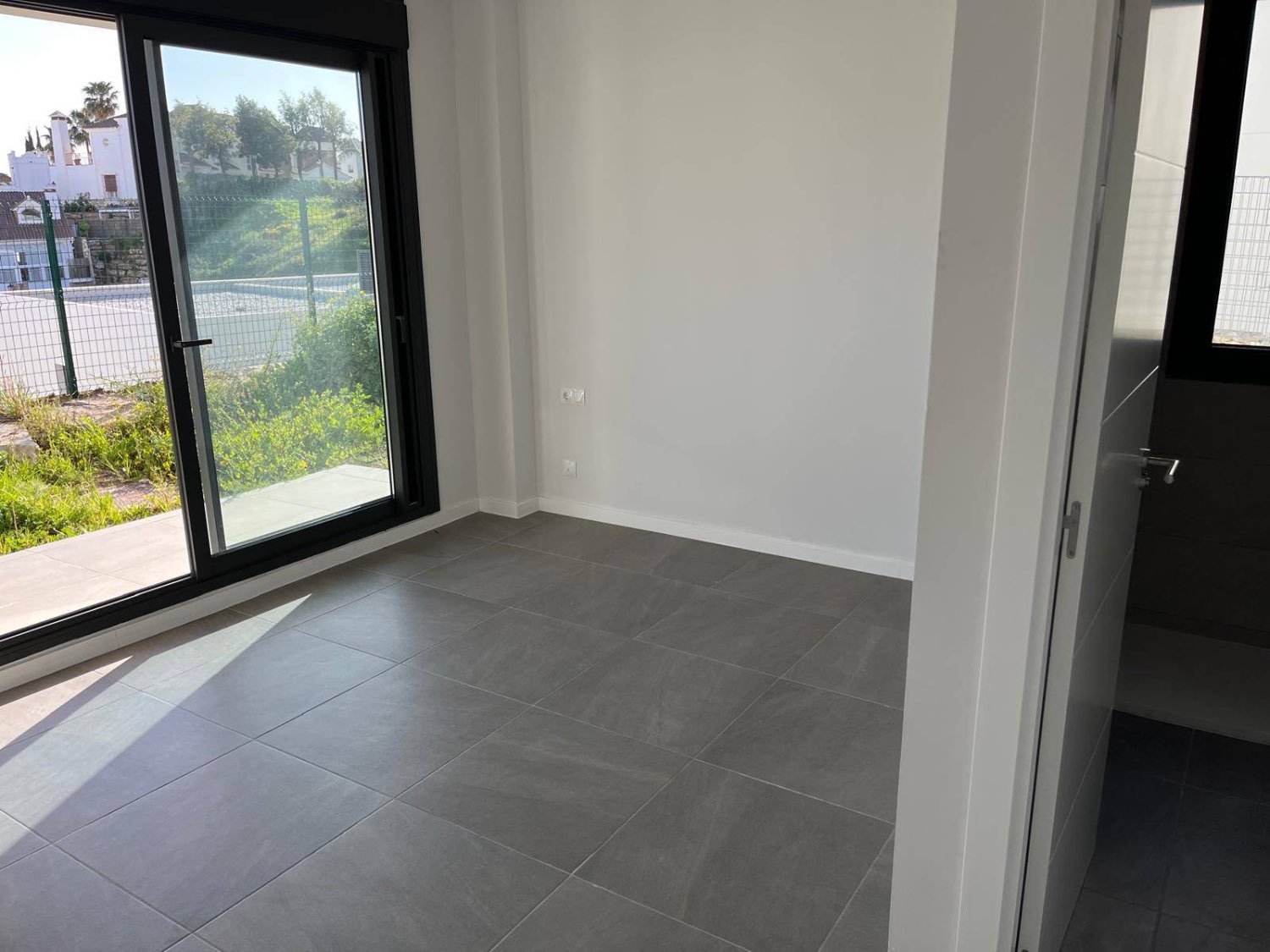 CASA ADOSADA RECIÉN CONSTRUIDA (2025) EN REVIERA DEL SOL