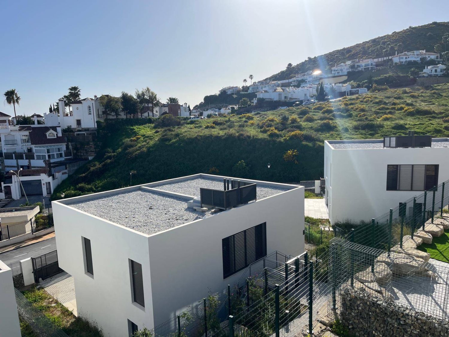 CASA ADOSADA RECIÉN CONSTRUIDA (2025) EN REVIERA DEL SOL