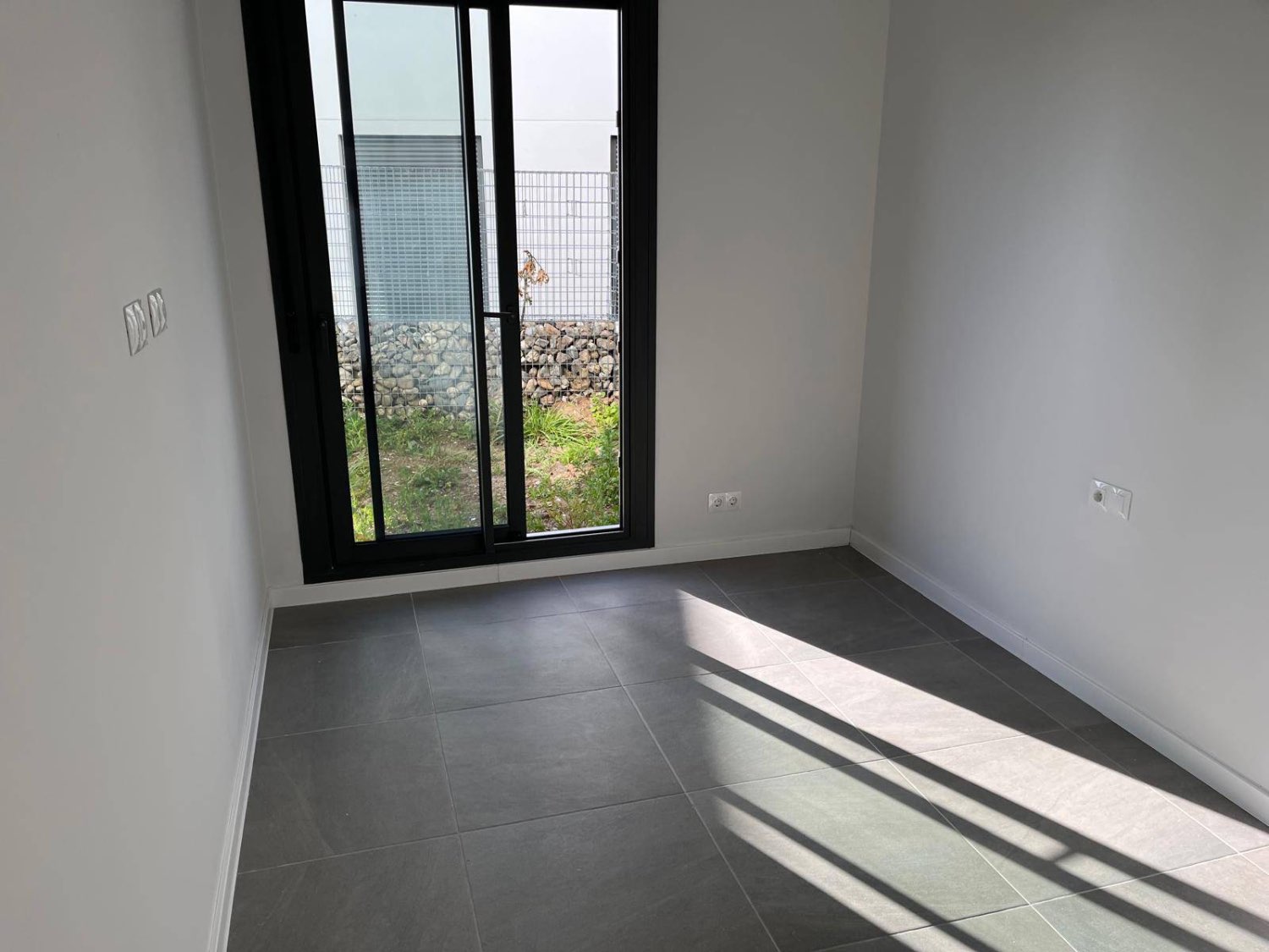 CASA ADOSADA RECIÉN CONSTRUIDA (2025) EN REVIERA DEL SOL