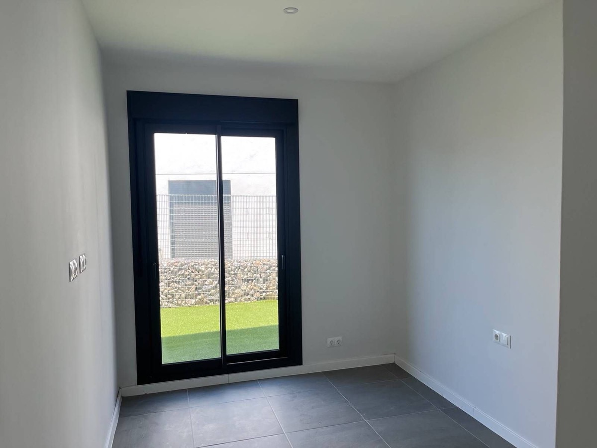 NIEUW GEBOUWD (2025) TWEE-ONDER-EEN-KAP HUIS IN RIVIERA DEL SOL