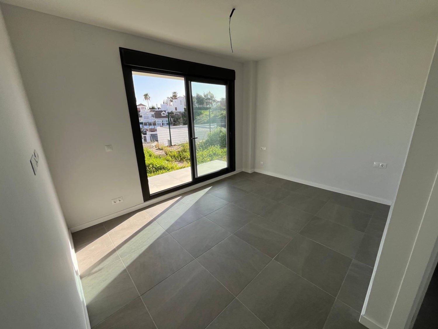 CASA ADOSADA RECIÉN CONSTRUIDA (2025) EN REVIERA DEL SOL