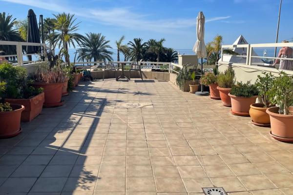Frontline apartment Burriana Playa with 100m2 terrace