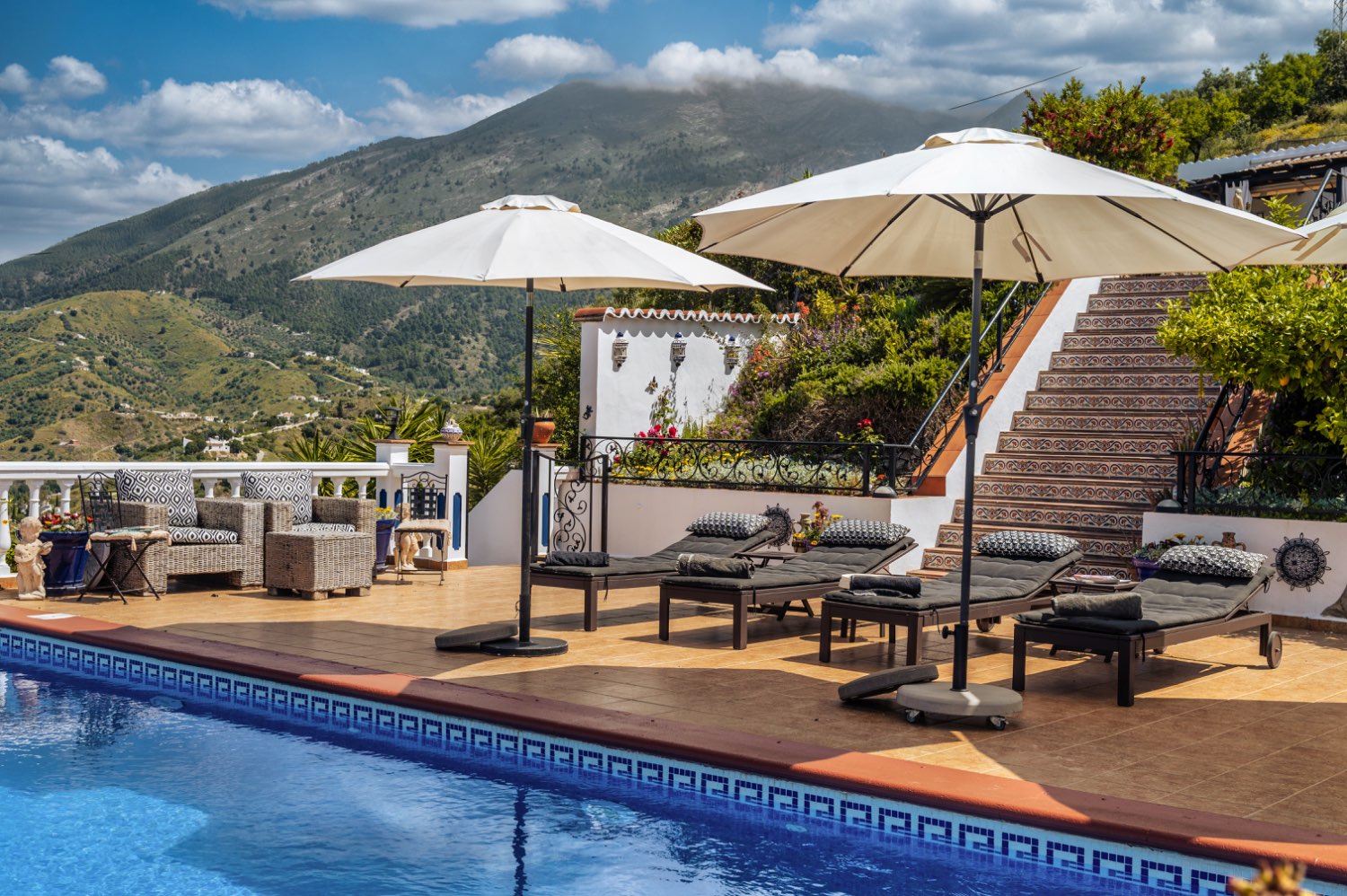 prestige villa for sale in Canillas de Aceituno