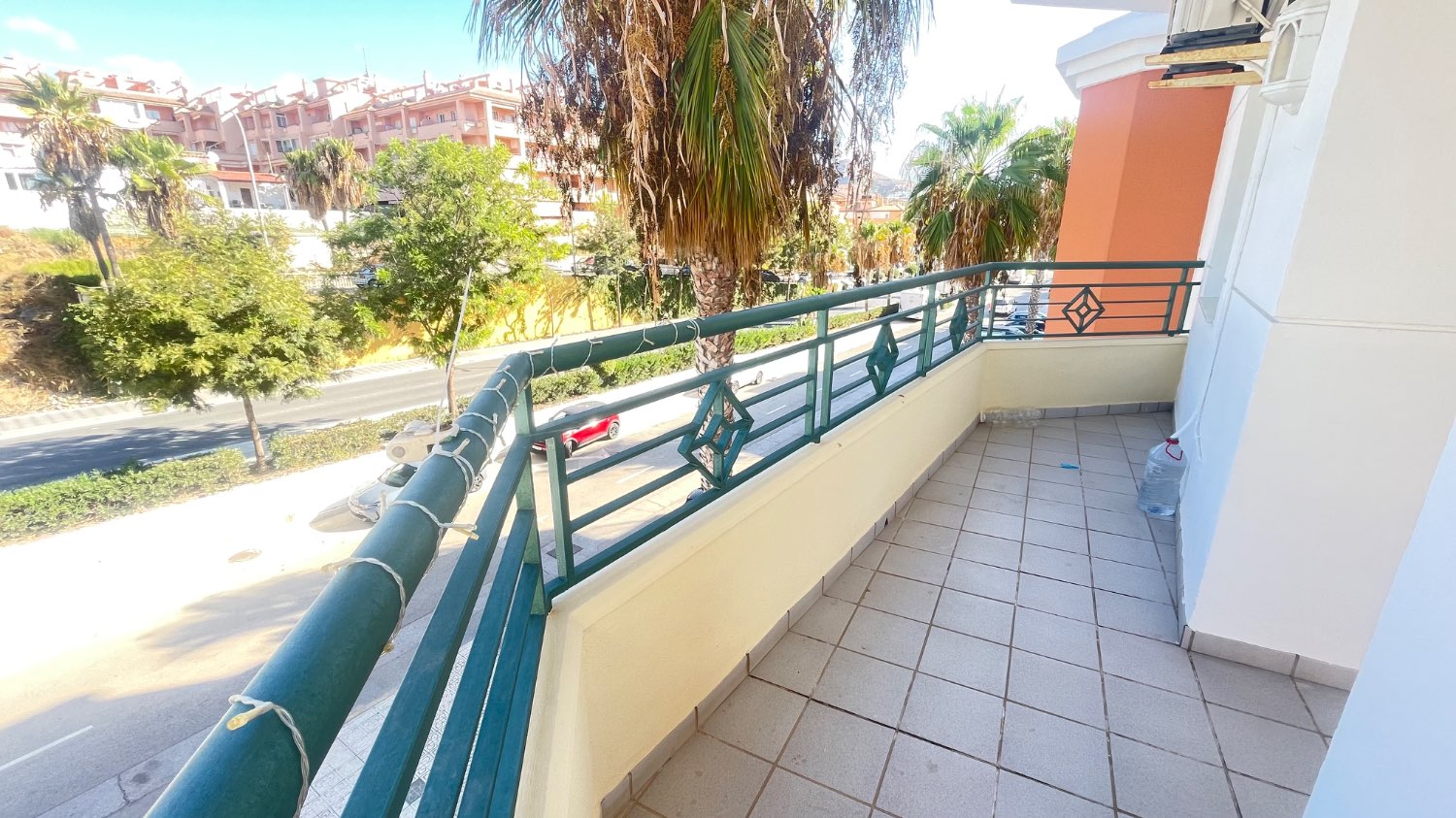 Apartamento espacioso y luminoso en primera línea en El Peñoncillo